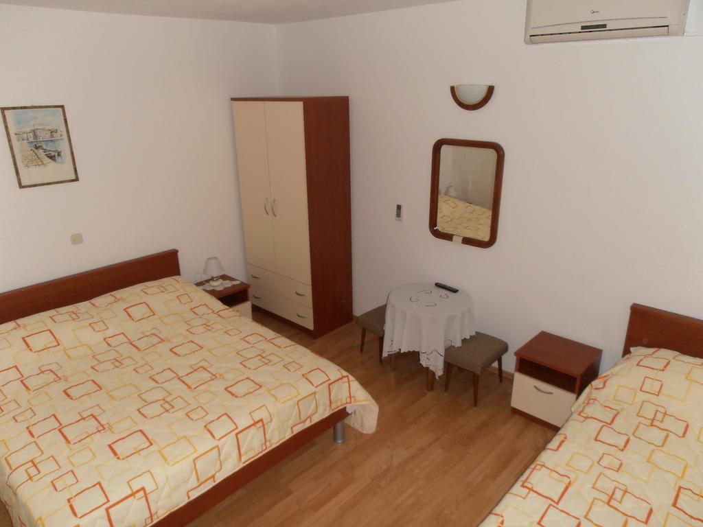 Apartment Perović Baska Voda Bagian luar foto
